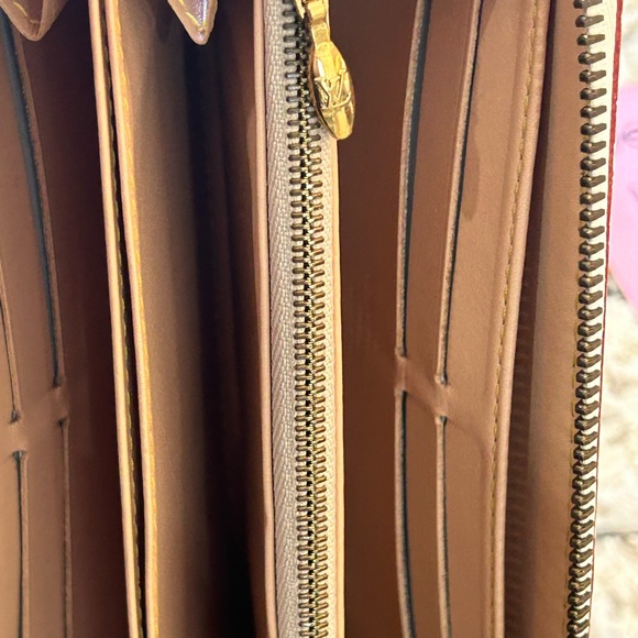 Authentic Rare Multicolour White Zippy Wallet - Picture 6 of 14